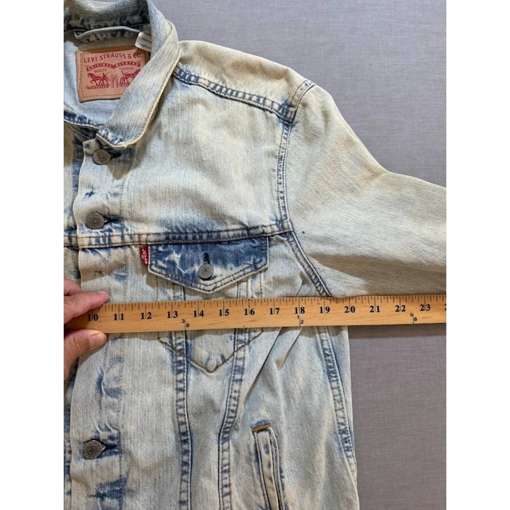 Levi's Trucker Jacket‎ Adult Medium Blue Denim Patched Button Long Sleeve.